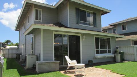 {E}09: Active In Oahu