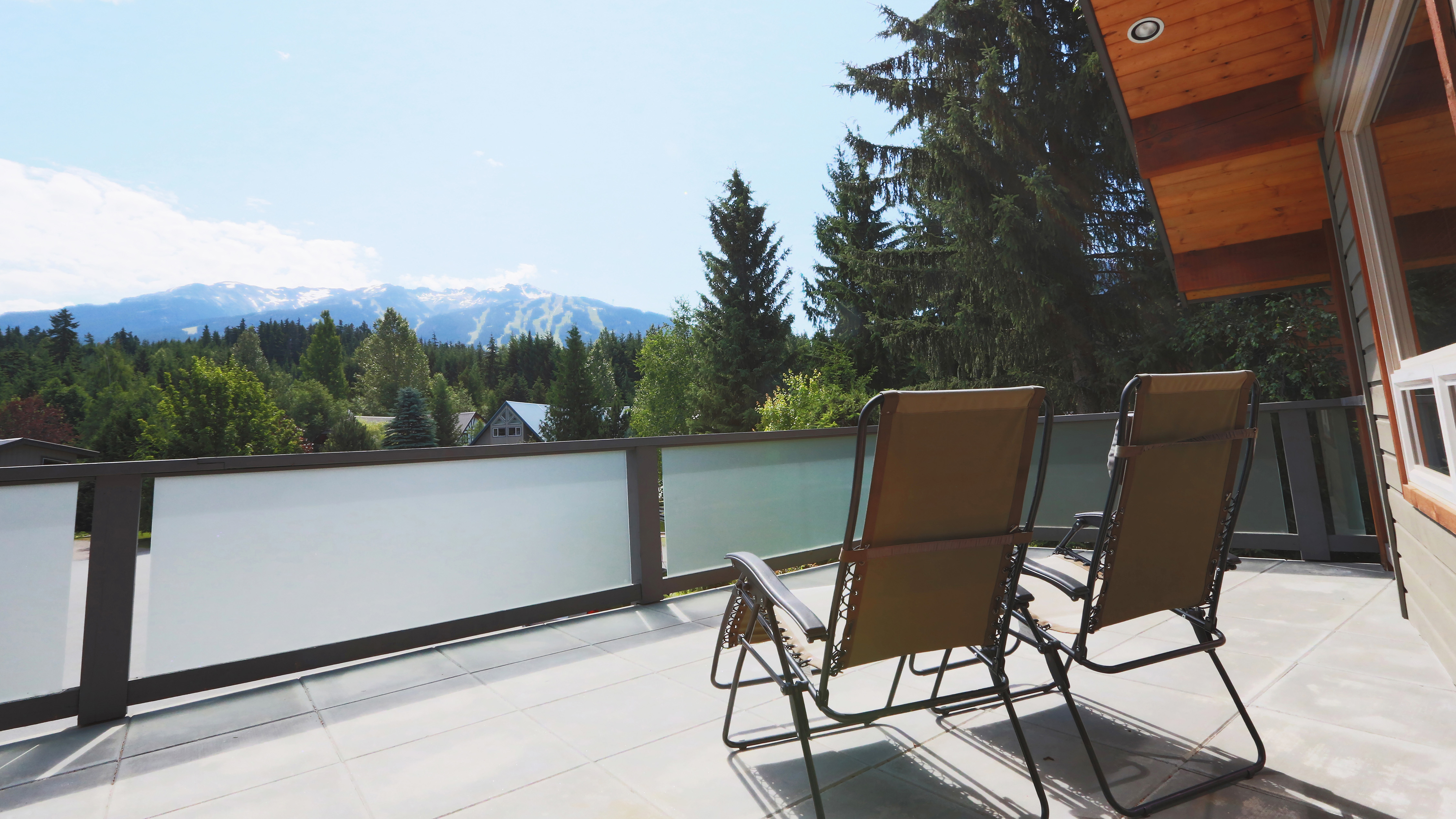 {E}22: Mountain Retreat Whistler 
