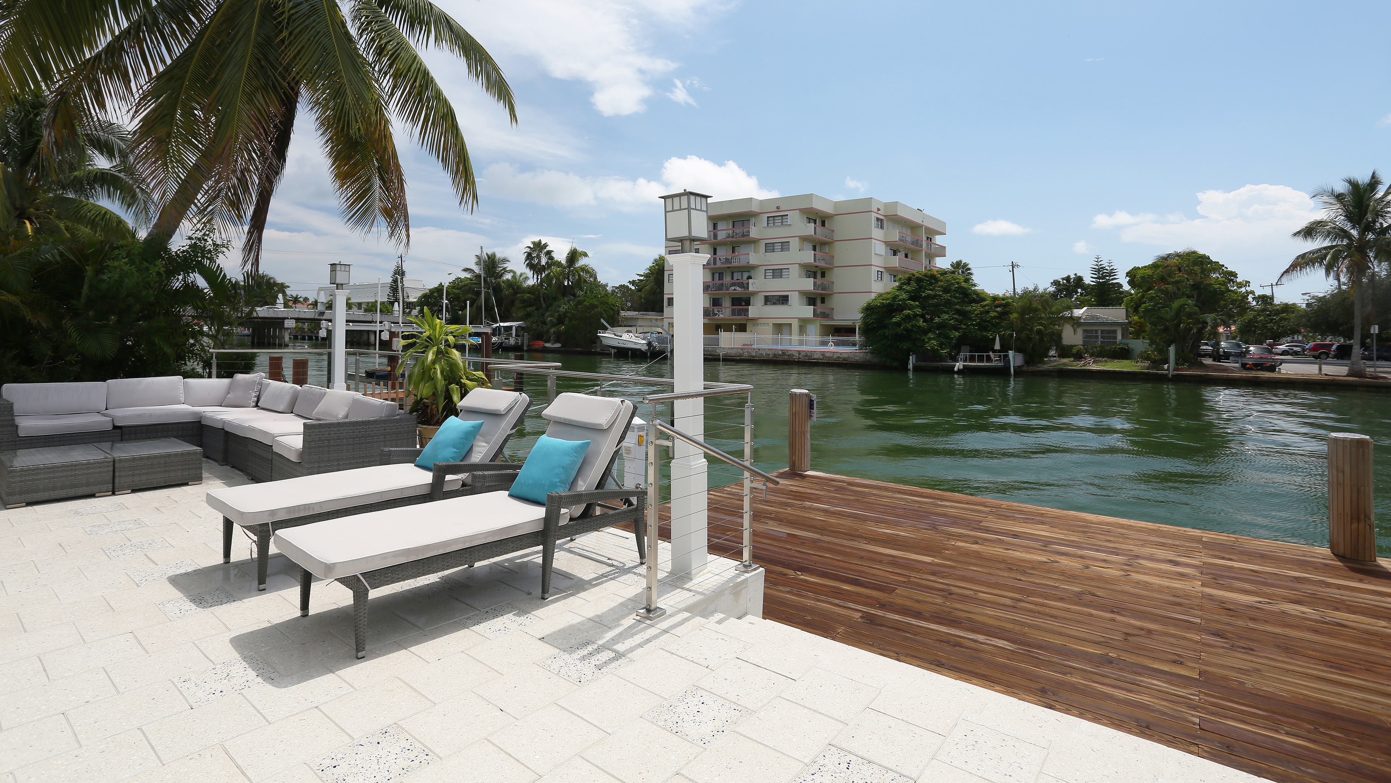 {E}14: Oceanside Paradise Miami