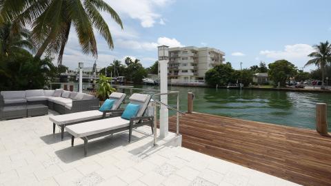 {E}14: Oceanside Paradise Miami