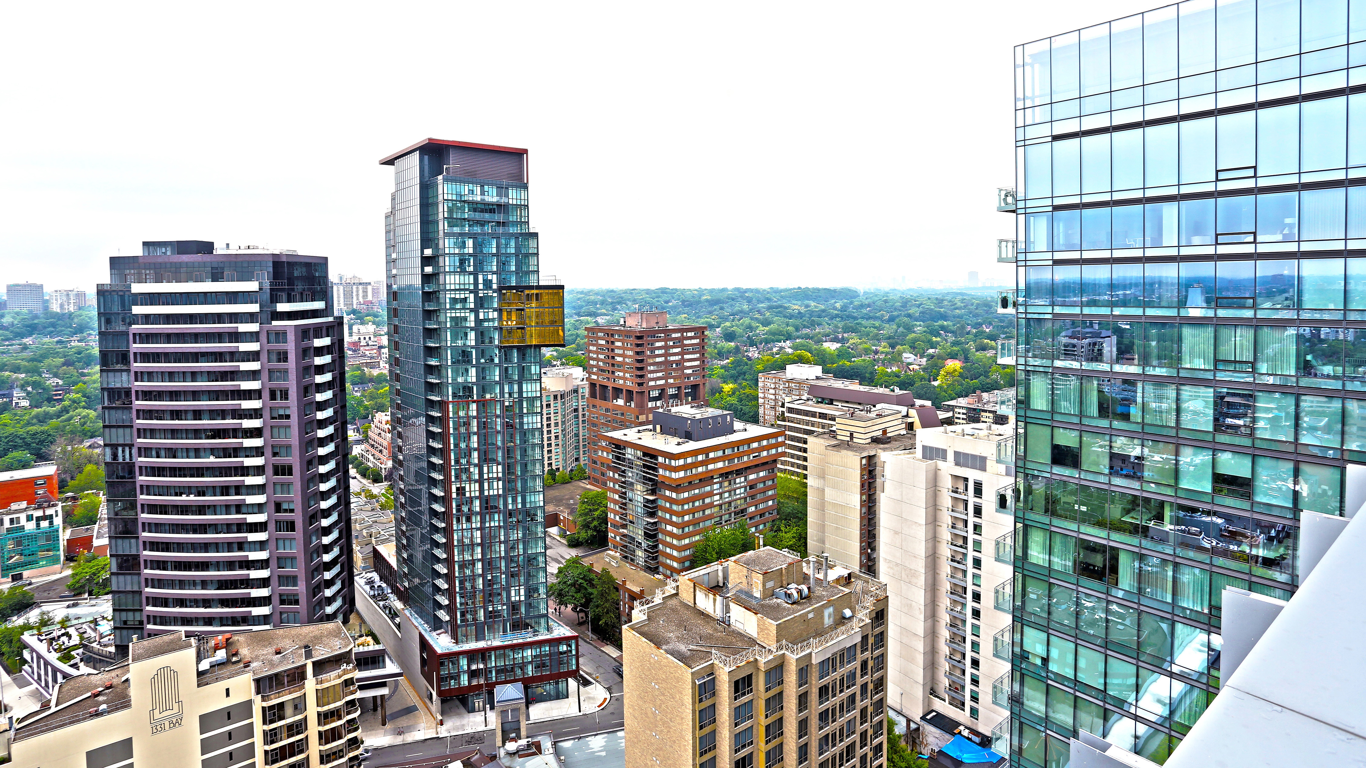 {E}06: Luxe Apartment Toronto