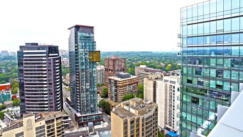 {E}06: Luxe Apartment Toronto