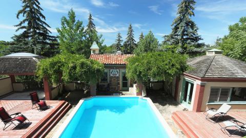 {E}11: Mediterranean Villa Niagara