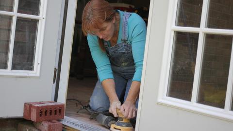 {E}03: An Old Victorian House